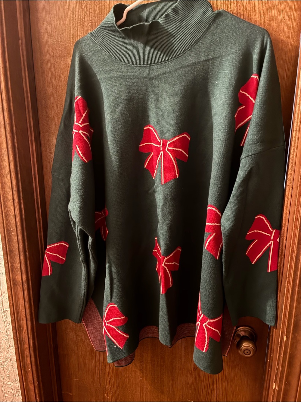Chic Soul Dark Green Turtleneck Sweater with Red Bow Motif